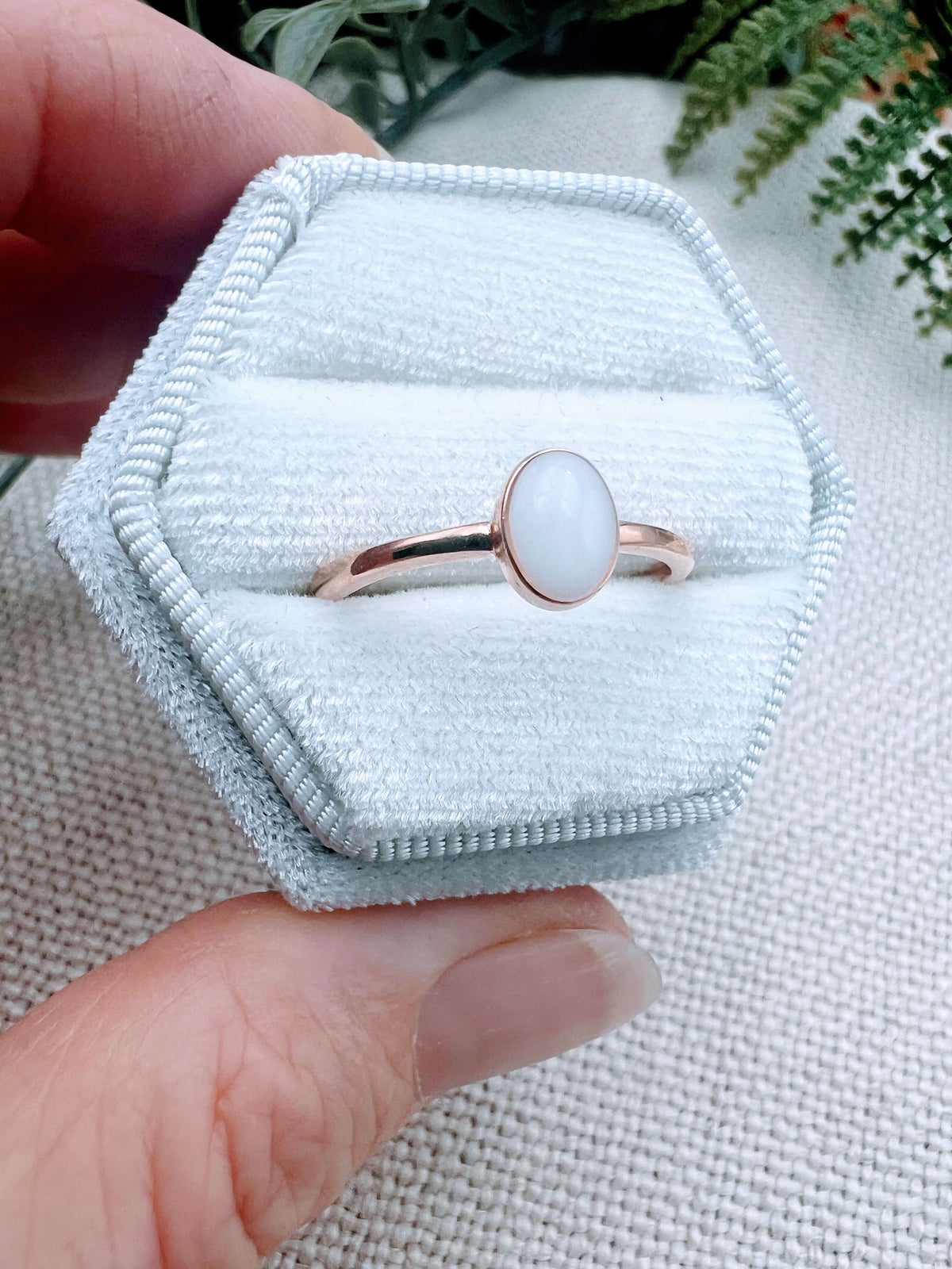 Deluxe Petite Oval Ring