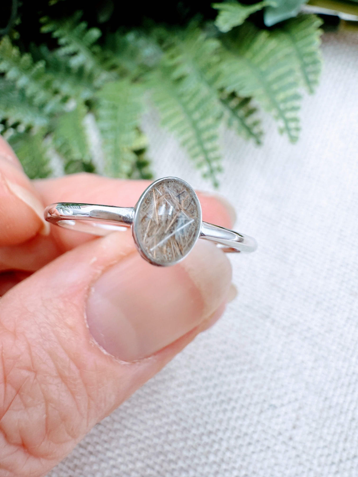 Deluxe Petite Oval Ring