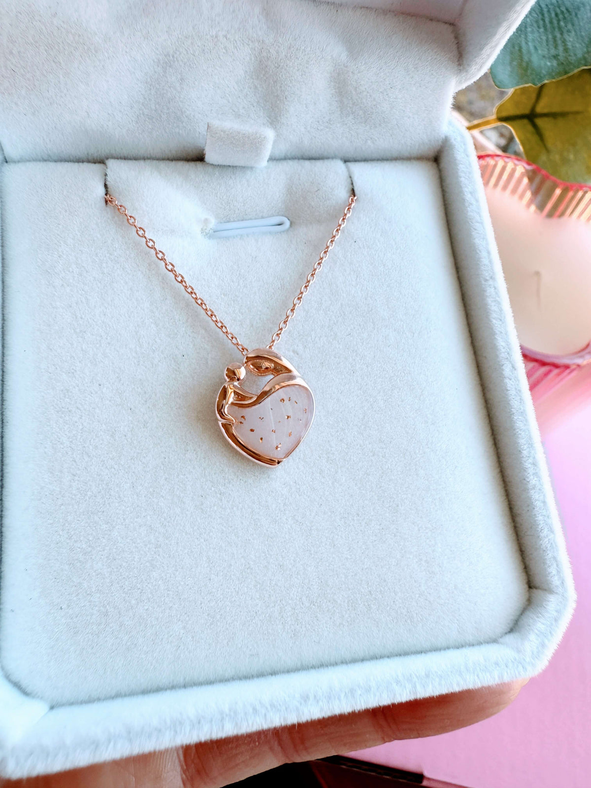 In Mums Arms Breastmilk Pendant
