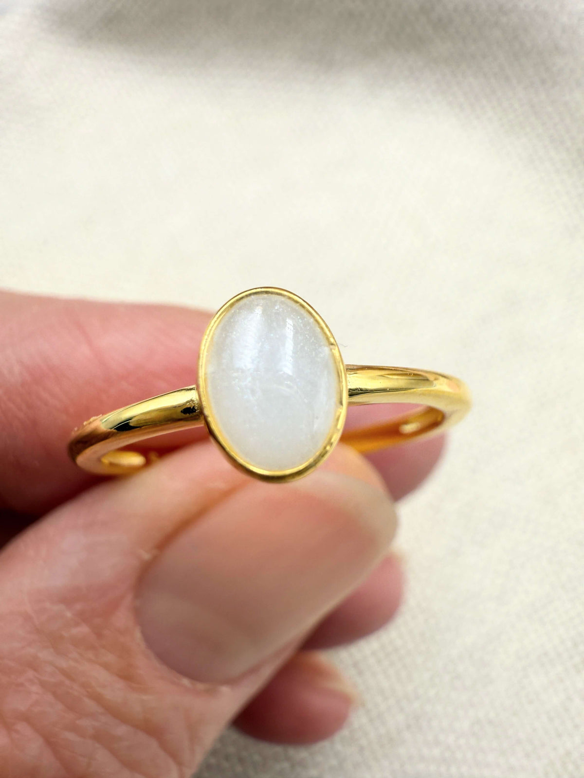 Deluxe Petite Oval Ring