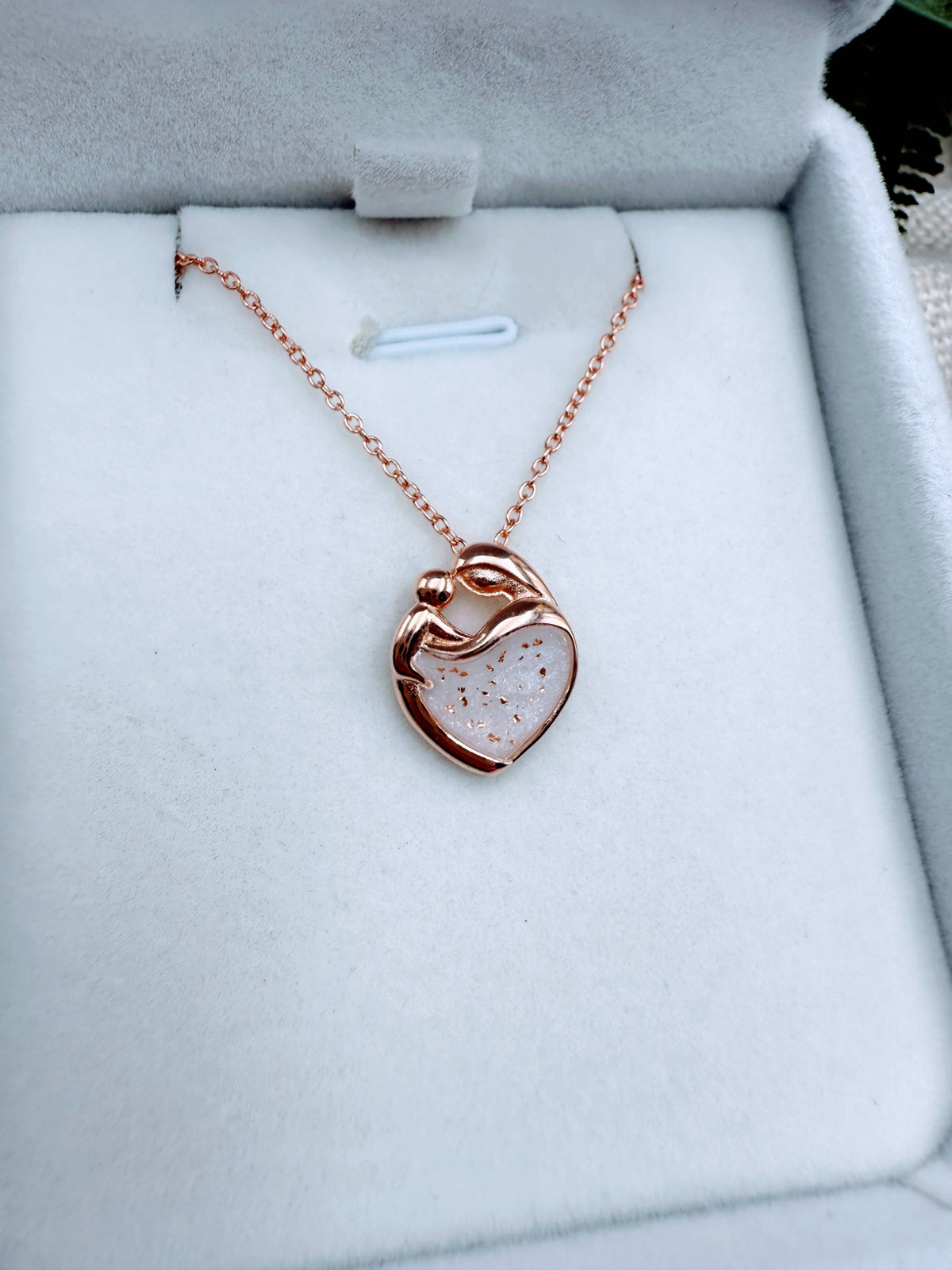 In Mums Arms Breastmilk Pendant