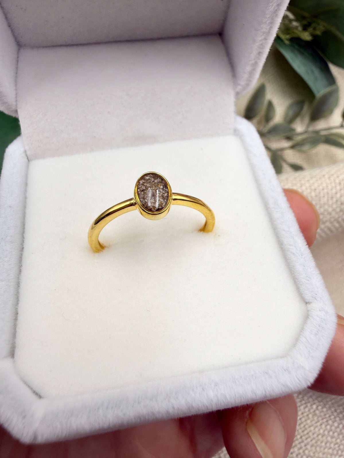 Deluxe Petite Oval Ring