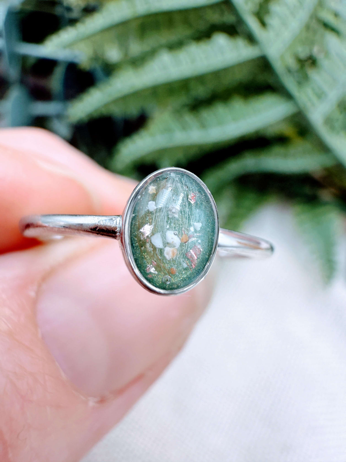 Deluxe Petite Oval Ring