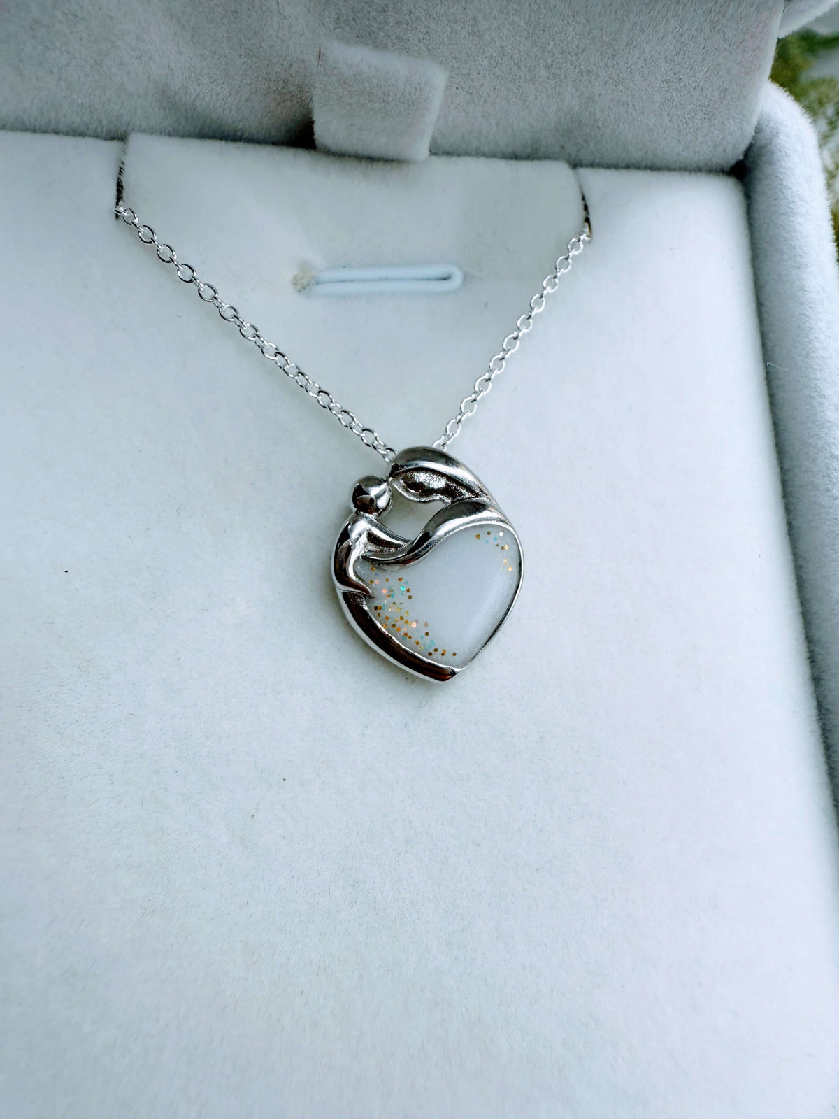 In Mums Arms Breastmilk Pendant